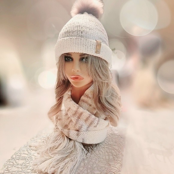 Peaches & Cream Hat and Scarf Winter Set in Cream and Tan Tones, Women's/Teens - Picture 3 of 16